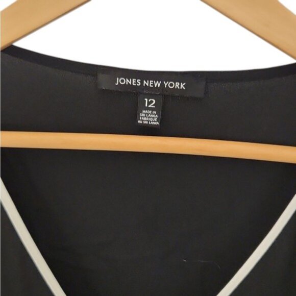 Jones New York black chiffon blouse with  trim size 12 - Picture 2 of 3